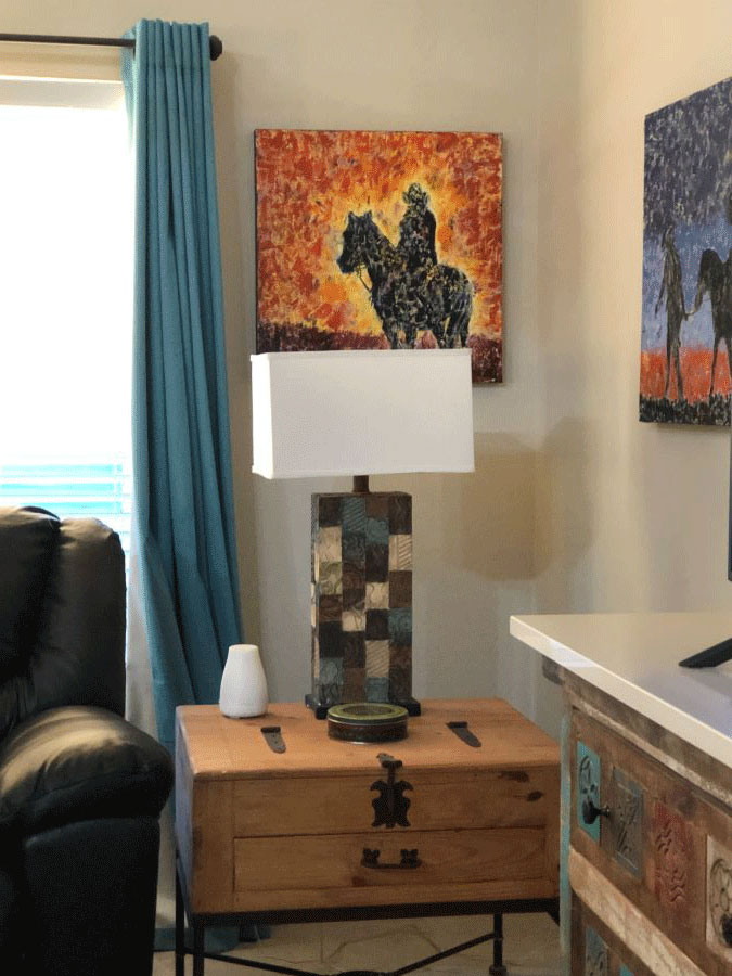 Picture of Western abstract paintings in western living room 